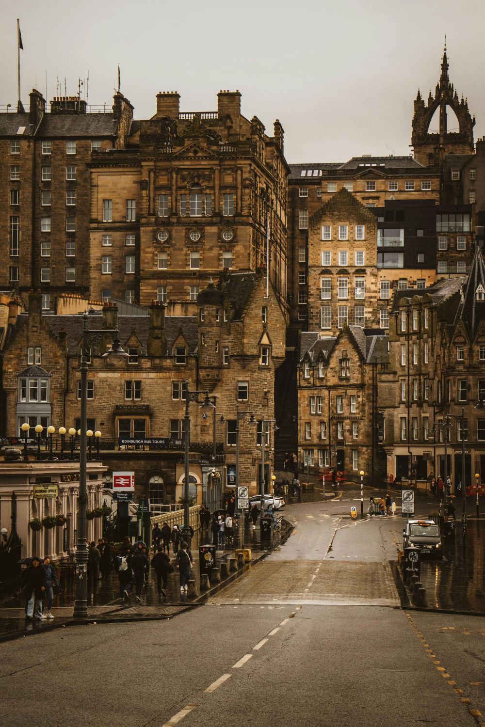 Nighttime Adventures for Solo Travelers - Ghost Tours in Edinburgh, Scotland